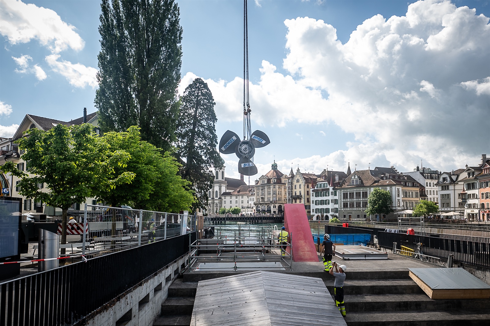 Für zehn Minuten hat Luzern ein Windrad – doch die Kraft kommt aus der Reuss